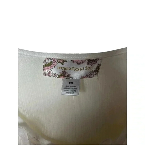 1760. BAND OF GYPSIES LOBG SLEEVE‎ RUFFLED BLOUSE SIZE XSMALL WHITE IN COLOR - Picture 7 of 11